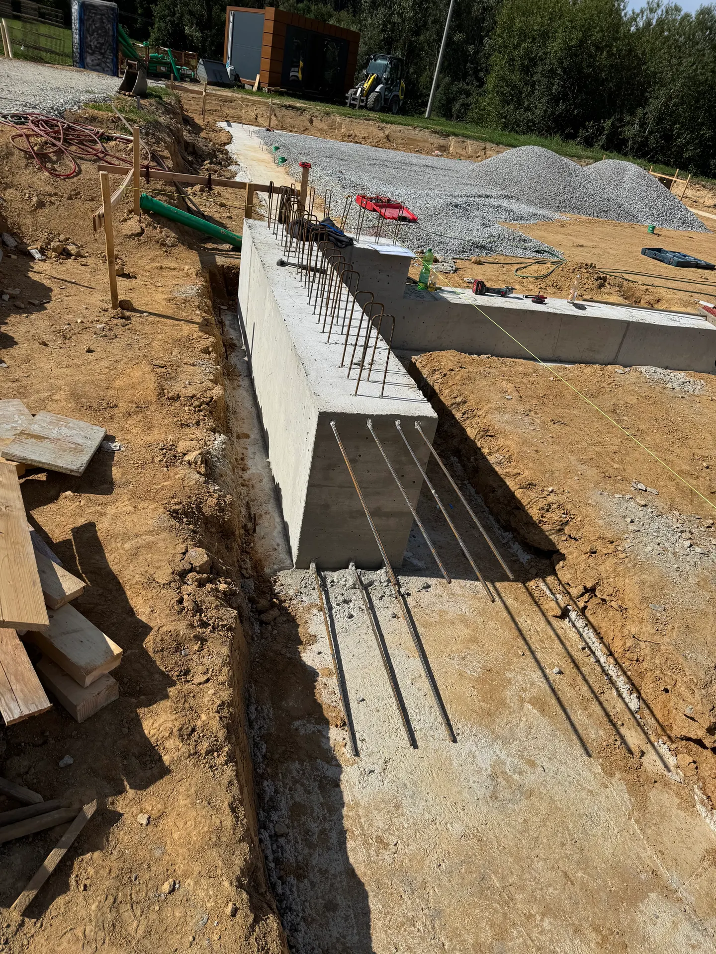 Bauzustand. Bewehrung und Schalung vor dem Betonieren.